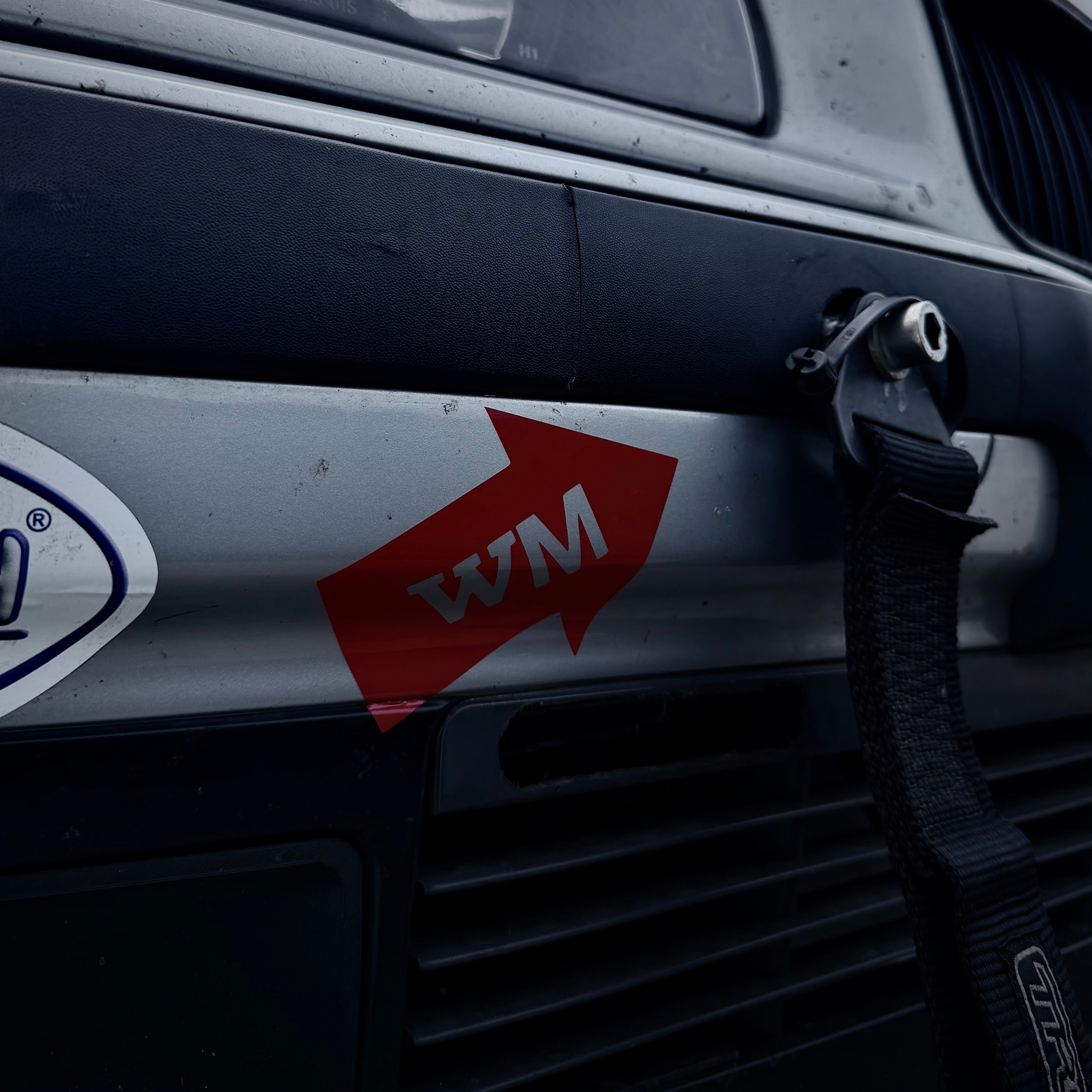 Pfeil Abschlepphaken Sticker | Wehran Motorsport