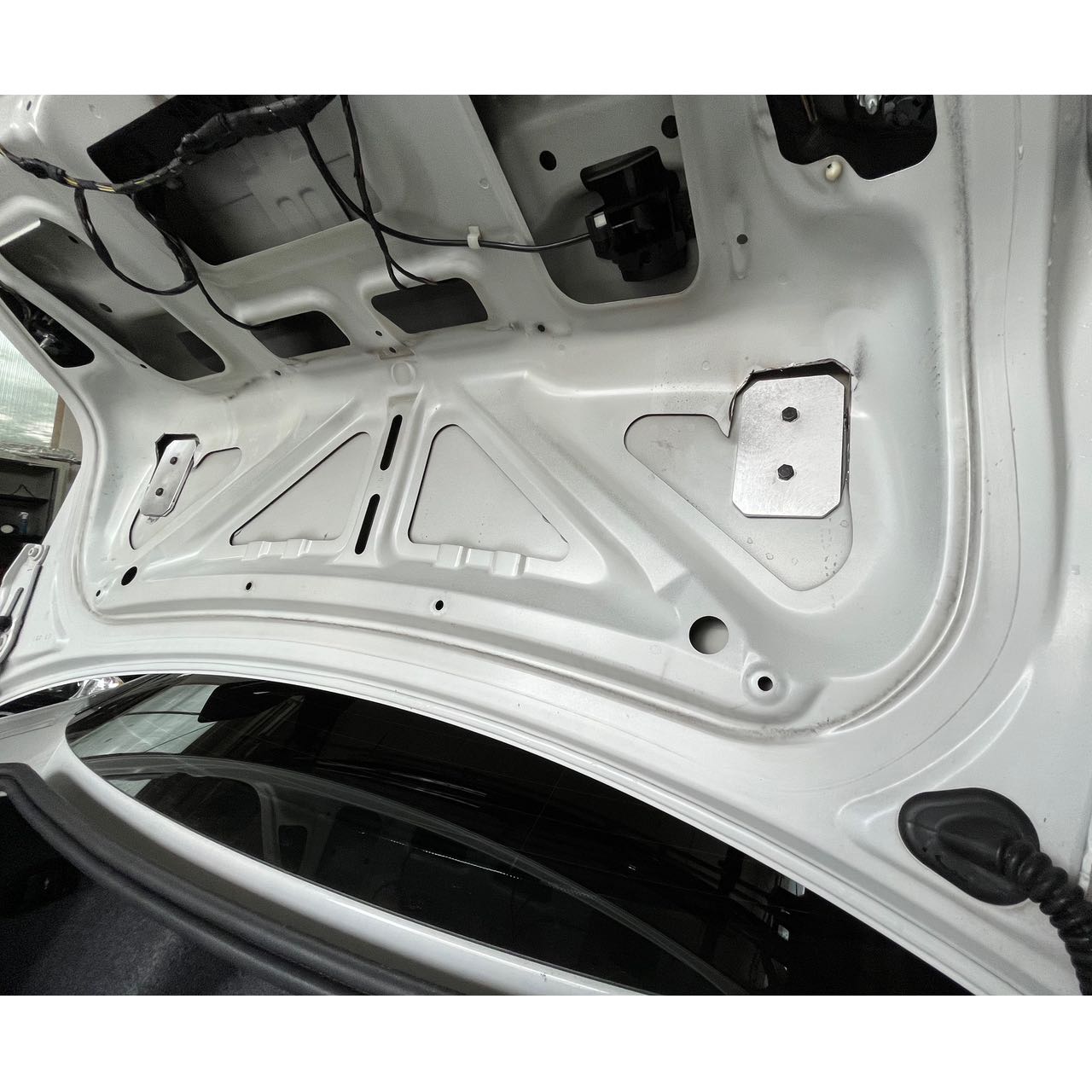 Montagesatz inkl. Verstärkungsplatten für Motorsport - Heckflügel - WEHRAN MOTORSPORT