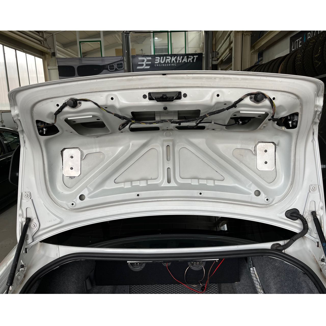 Montagesatz inkl. Verstärkungsplatten für Motorsport - Heckflügel - WEHRAN MOTORSPORT