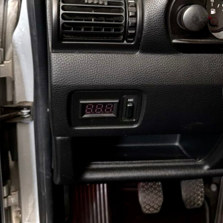 Voltmeter - Abdeckung / Bordspannungsanzeige passend für BMW E36 Compact - WEHRAN MOTORSPORT