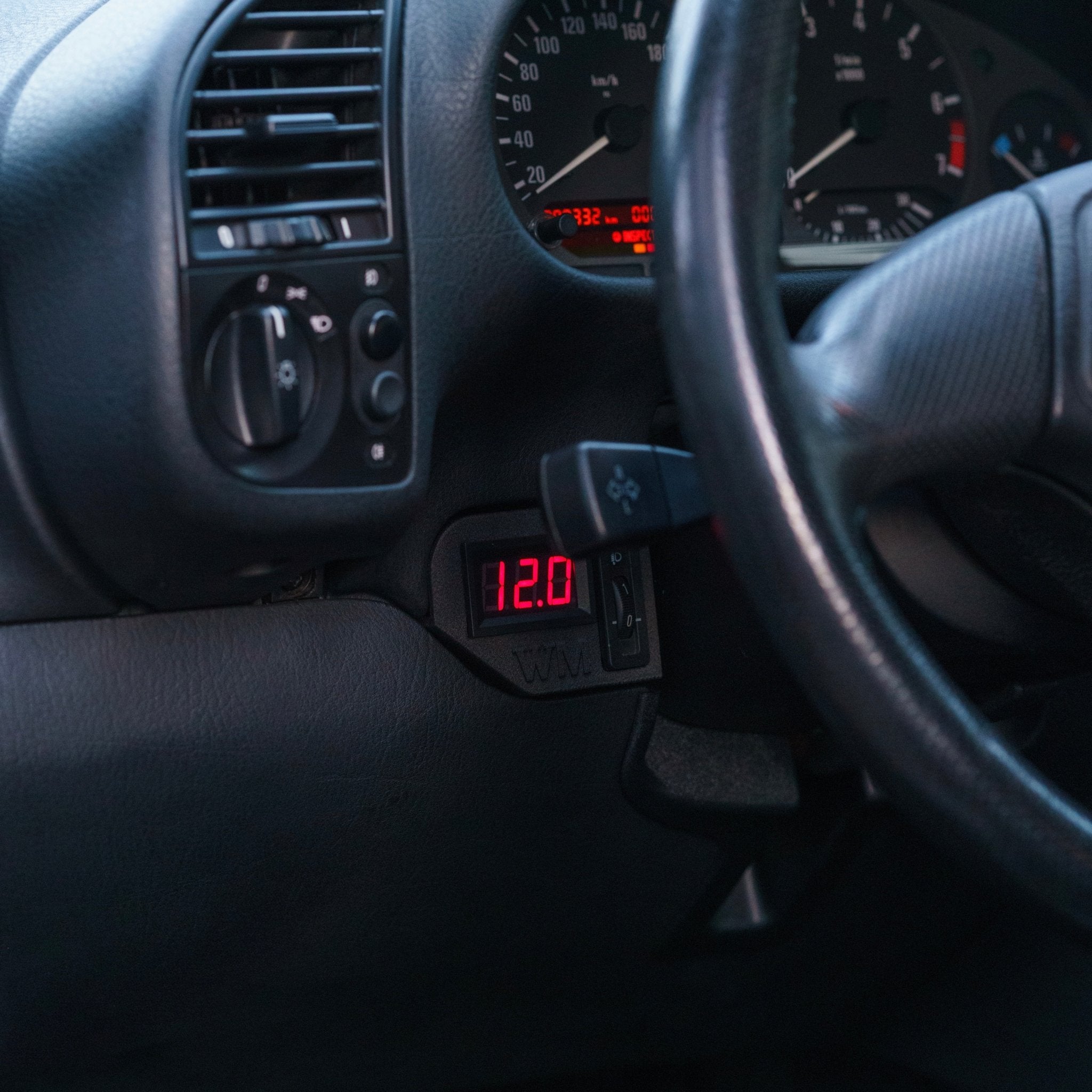 Voltmeter - Abdeckung / Bordspannungsanzeige passend für BMW E36 Coupe / Cabrio / Limousine - WEHRAN MOTORSPORT